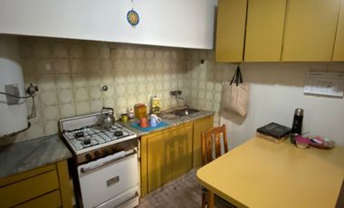 VENTA. CASA DE 3 AMBIENTES CON LOCAL. CORDOBA Y AVELLANEDA. MAR DEL PLATA