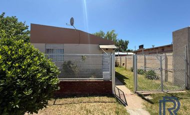 Casa en venta de 1 dormitorio c/ cochera en 9 de Noviembre
