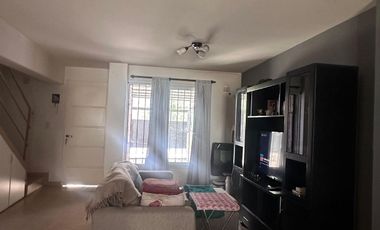 Dúplex en venta de 2 dormitorios c/ cochera en Maipú