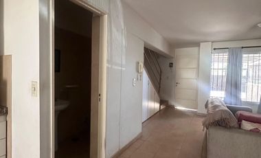 Dúplex en venta de 2 dormitorios c/ cochera en Maipú