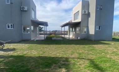 Venta Complejo de 4 cabañas a estrenar en Mar de Cobo, Parque Lago