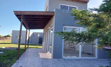 Venta Complejo de 4 cabañas a estrenar en Mar de Cobo, Parque Lago