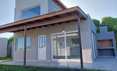 Venta Complejo de 4 cabañas a estrenar en Mar de Cobo, Parque Lago