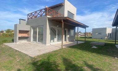 Venta Complejo de 4 cabañas a estrenar en Mar de Cobo, Parque Lago