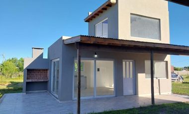 Venta Complejo de 4 cabañas a estrenar en Mar de Cobo, Parque Lago