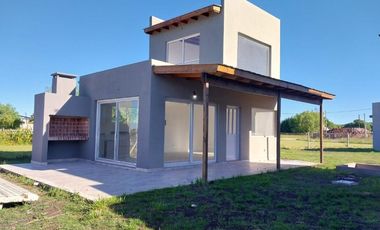 Venta Complejo de 4 cabañas a estrenar en Mar de Cobo, Parque Lago