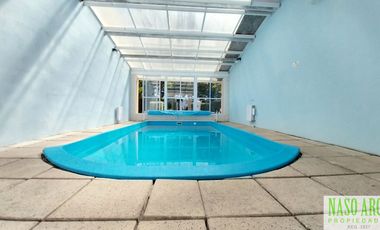 Dos unidades en venta en Sierra de los Padres. Piscina cubierta y climatizada