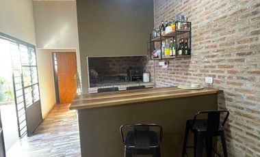 Casa en venta de 3 dormitorios c/ cochera en Los Polvorines