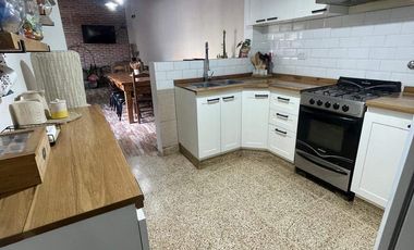 Casa en venta de 3 dormitorios c/ cochera en Los Polvorines