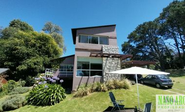 Moderna casa de diseño en venta en Sierra de los Padres - Vista Panorámica