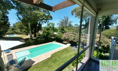 Moderna casa de diseño en venta en Sierra de los Padres - Vista Panorámica