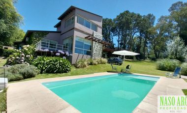 Moderna casa de diseño en venta en Sierra de los Padres - Vista Panorámica