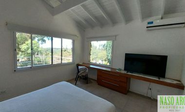 Moderna casa de diseño en venta en Sierra de los Padres - Vista Panorámica