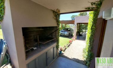 Moderna casa de diseño en venta en Sierra de los Padres - Vista Panorámica