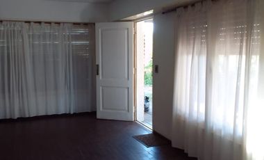 Chalet en venta de 2 dormitorios c/ cochera en El Marquesado