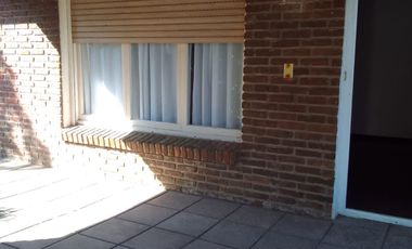 Chalet en venta de 2 dormitorios c/ cochera en El Marquesado