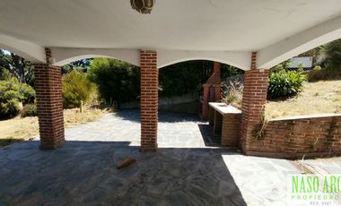 CHALET ESTILO INGLES EN -  VENTA SIERRA DE LOS PADRES. GAS NATURAL EN SU VEREDA