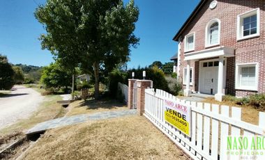 CHALET ESTILO INGLES EN -  VENTA SIERRA DE LOS PADRES. GAS NATURAL EN SU VEREDA