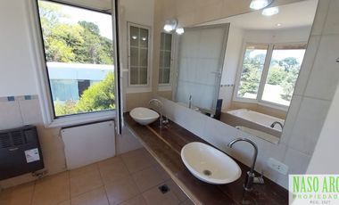 CHALET ESTILO INGLES EN -  VENTA SIERRA DE LOS PADRES. GAS NATURAL EN SU VEREDA