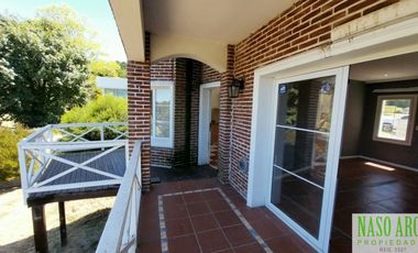 CHALET ESTILO INGLES EN -  VENTA SIERRA DE LOS PADRES. GAS NATURAL EN SU VEREDA