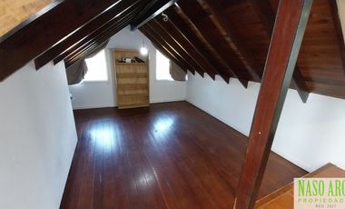 CHALET ESTILO INGLES EN -  VENTA SIERRA DE LOS PADRES. GAS NATURAL EN SU VEREDA