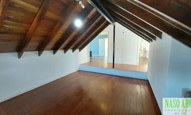 CHALET ESTILO INGLES EN -  VENTA SIERRA DE LOS PADRES. GAS NATURAL EN SU VEREDA