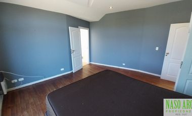 CHALET ESTILO INGLES EN -  VENTA SIERRA DE LOS PADRES. GAS NATURAL EN SU VEREDA