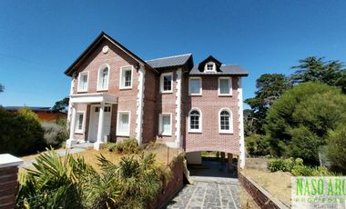 CHALET ESTILO INGLES EN -  VENTA SIERRA DE LOS PADRES. GAS NATURAL EN SU VEREDA