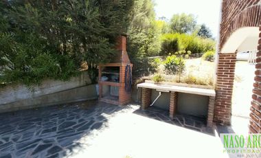 CHALET ESTILO INGLES EN -  VENTA SIERRA DE LOS PADRES. GAS NATURAL EN SU VEREDA