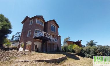 CHALET ESTILO INGLES EN -  VENTA SIERRA DE LOS PADRES. GAS NATURAL EN SU VEREDA