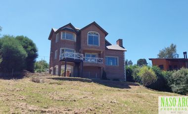CHALET ESTILO INGLES EN -  VENTA SIERRA DE LOS PADRES. GAS NATURAL EN SU VEREDA