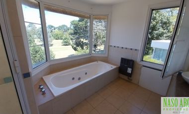 CHALET ESTILO INGLES EN -  VENTA SIERRA DE LOS PADRES. GAS NATURAL EN SU VEREDA