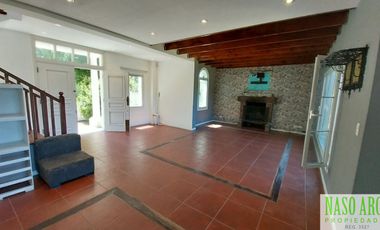 CHALET ESTILO INGLES EN -  VENTA SIERRA DE LOS PADRES. GAS NATURAL EN SU VEREDA