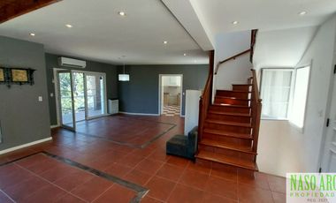 CHALET ESTILO INGLES EN -  VENTA SIERRA DE LOS PADRES. GAS NATURAL EN SU VEREDA