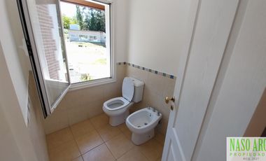 CHALET ESTILO INGLES EN -  VENTA SIERRA DE LOS PADRES. GAS NATURAL EN SU VEREDA