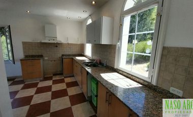 CHALET ESTILO INGLES EN -  VENTA SIERRA DE LOS PADRES. GAS NATURAL EN SU VEREDA