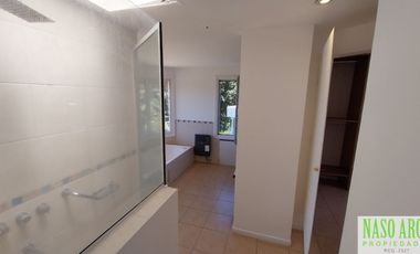 CHALET ESTILO INGLES EN -  VENTA SIERRA DE LOS PADRES. GAS NATURAL EN SU VEREDA