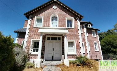 CHALET ESTILO INGLES EN -  VENTA SIERRA DE LOS PADRES. GAS NATURAL EN SU VEREDA