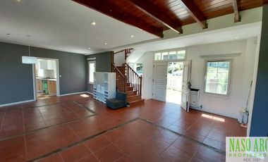 CHALET ESTILO INGLES EN -  VENTA SIERRA DE LOS PADRES. GAS NATURAL EN SU VEREDA