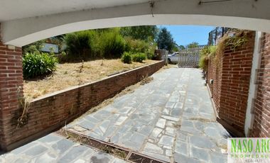 CHALET ESTILO INGLES EN -  VENTA SIERRA DE LOS PADRES. GAS NATURAL EN SU VEREDA