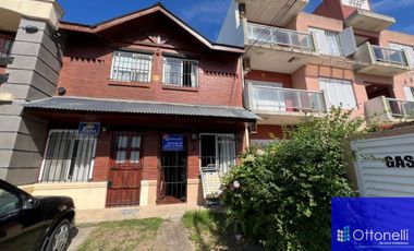 Dúplex en venta de 2 dormitorios c/ cochera en Costa Azul