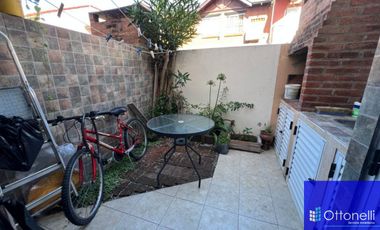 Dúplex en venta de 2 dormitorios c/ cochera en Costa Azul