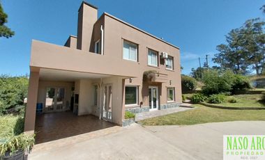 Moderna propiedad en venta en Sierra de los Padres. Gas Natural.