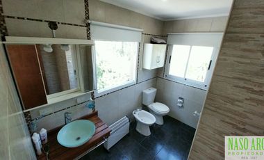 Moderna propiedad en venta en Sierra de los Padres. Gas Natural.