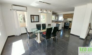 Moderna propiedad en venta en Sierra de los Padres. Gas Natural.