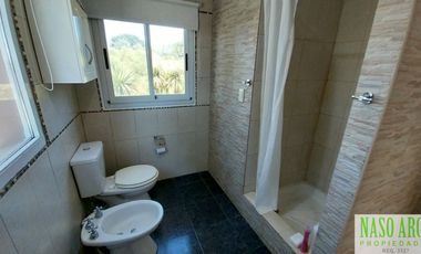 Moderna propiedad en venta en Sierra de los Padres. Gas Natural.