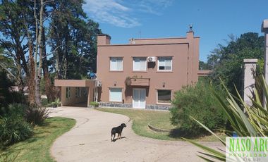 Moderna propiedad en venta en Sierra de los Padres. Gas Natural.