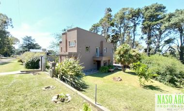 Moderna propiedad en venta en Sierra de los Padres. Gas Natural.