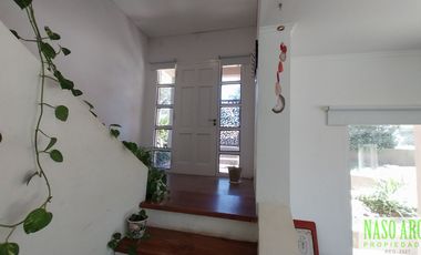 Moderna propiedad en venta en Sierra de los Padres. Gas Natural.