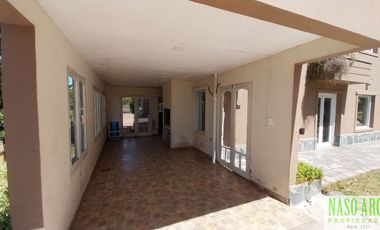 Moderna propiedad en venta en Sierra de los Padres. Gas Natural.